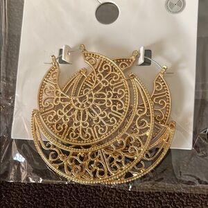 Elegant Gold Filigree Hoop Earrings NWT and NIP